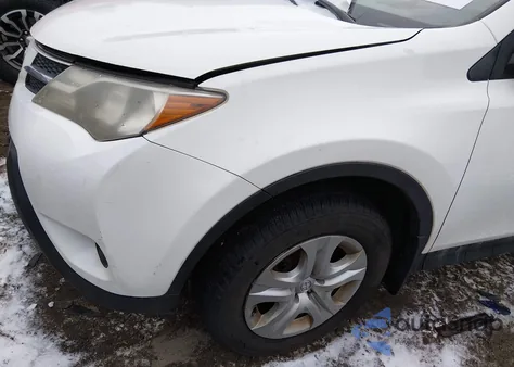 2015 Toyota Rav4 Le z USA, uszkodzony, nr VIN JTMBFREV4FD157712